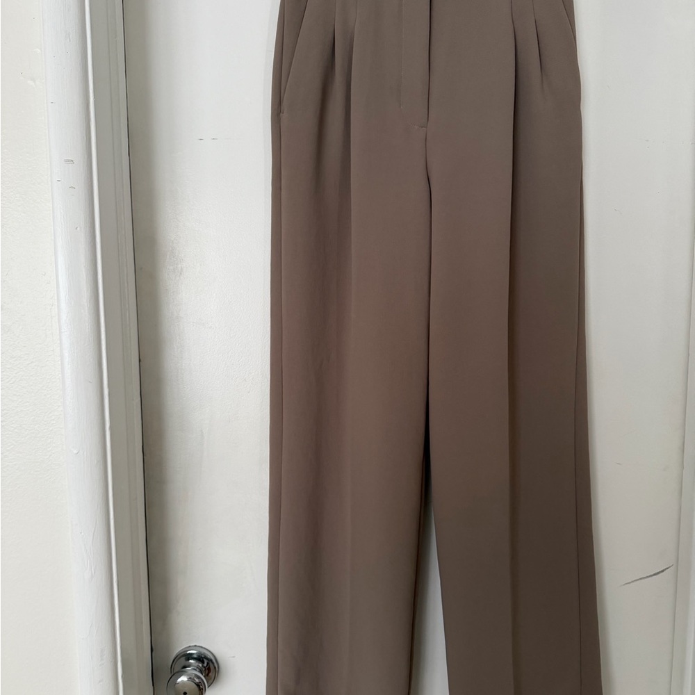 Aritzia Effortless Pants in Taupe Tan Crepette Size 4 Short